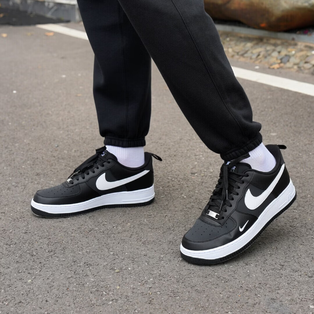 �Ϳ� AF1�վ�һ�� ��Ь IR5599-001 �ļ����а�Ь 42 408.5Ԫ