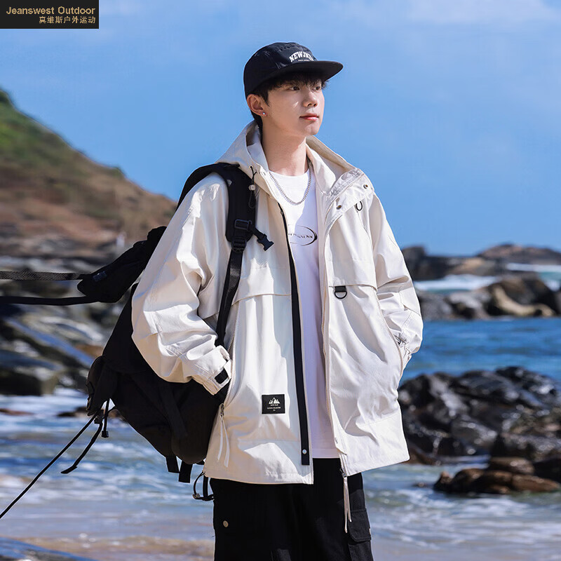 真维斯户外运动冲锋衣外套男秋季新款防风保暖登山服情侣款 浅卡其 S