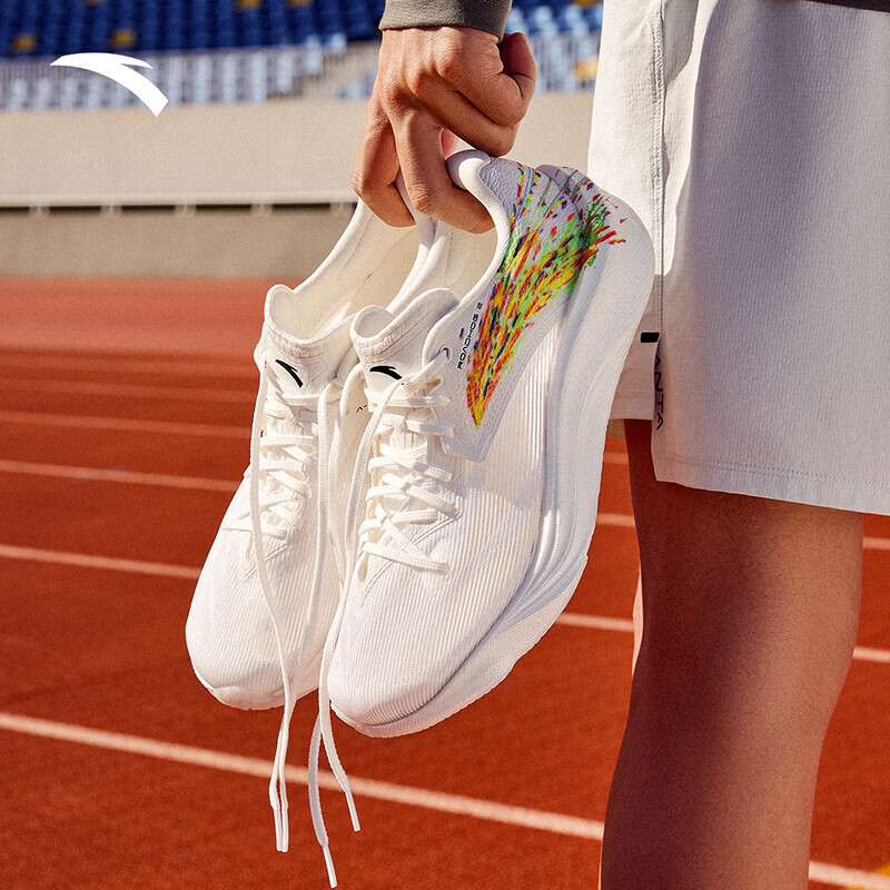 安踏（ANTA）柏油路霸2丨氮科技跑步鞋子男春季减震回弹运动鞋男跑步鞋 纸莎白261-1 39