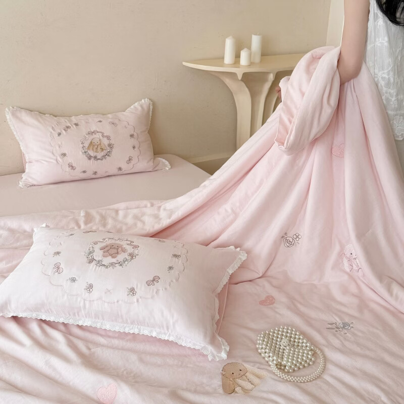 ROLAND LIVE全棉皱皱纱刺绣夏被小清新风空调被亲肤透气夏季薄被子夏被四件套 LB 全棉皱皱纱夏被-糯糯奶泡粉色 单夏被200cm*230cm