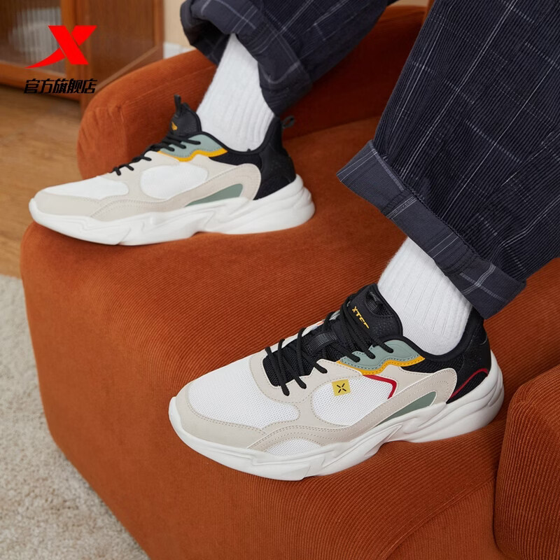 特步（XTEP）ZW【国潮】男鞋年秋季新款轻便休闲鞋男士复古百搭潮流运动鞋男 帆白/象牙白/黑 41