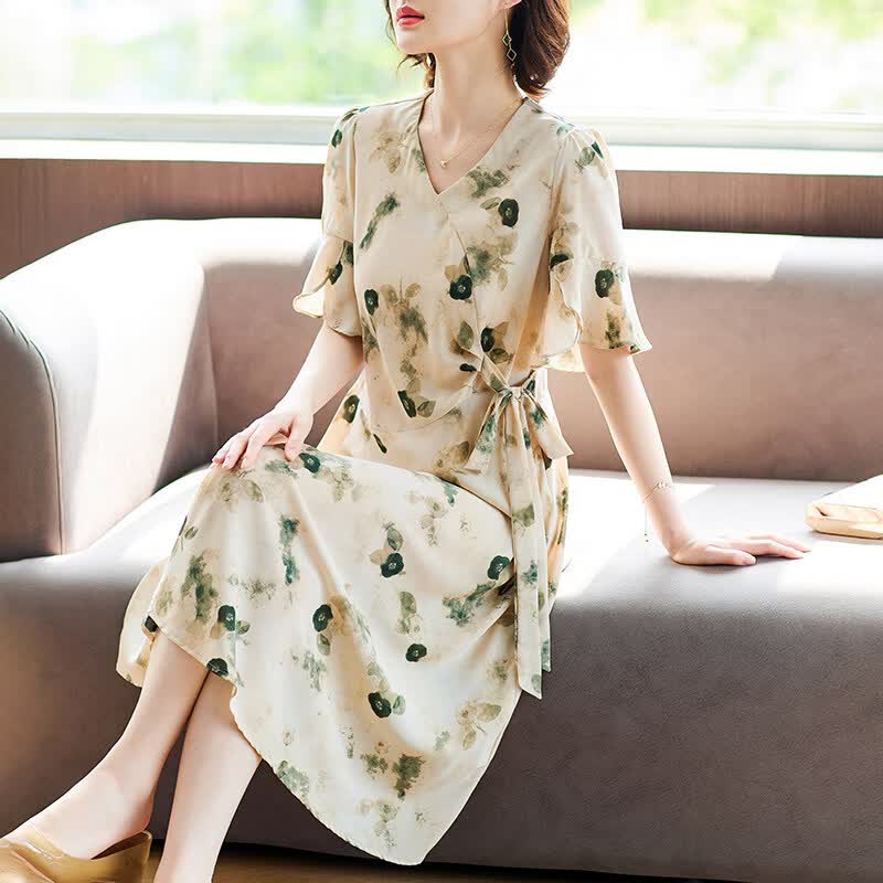 俞兆林（YUZHAOLIN）母亲节衣服中年妈妈夏装雪纺短袖连衣裙中老年女装夏季收腰裙子 浅橘色 4XL (建议145-165斤)