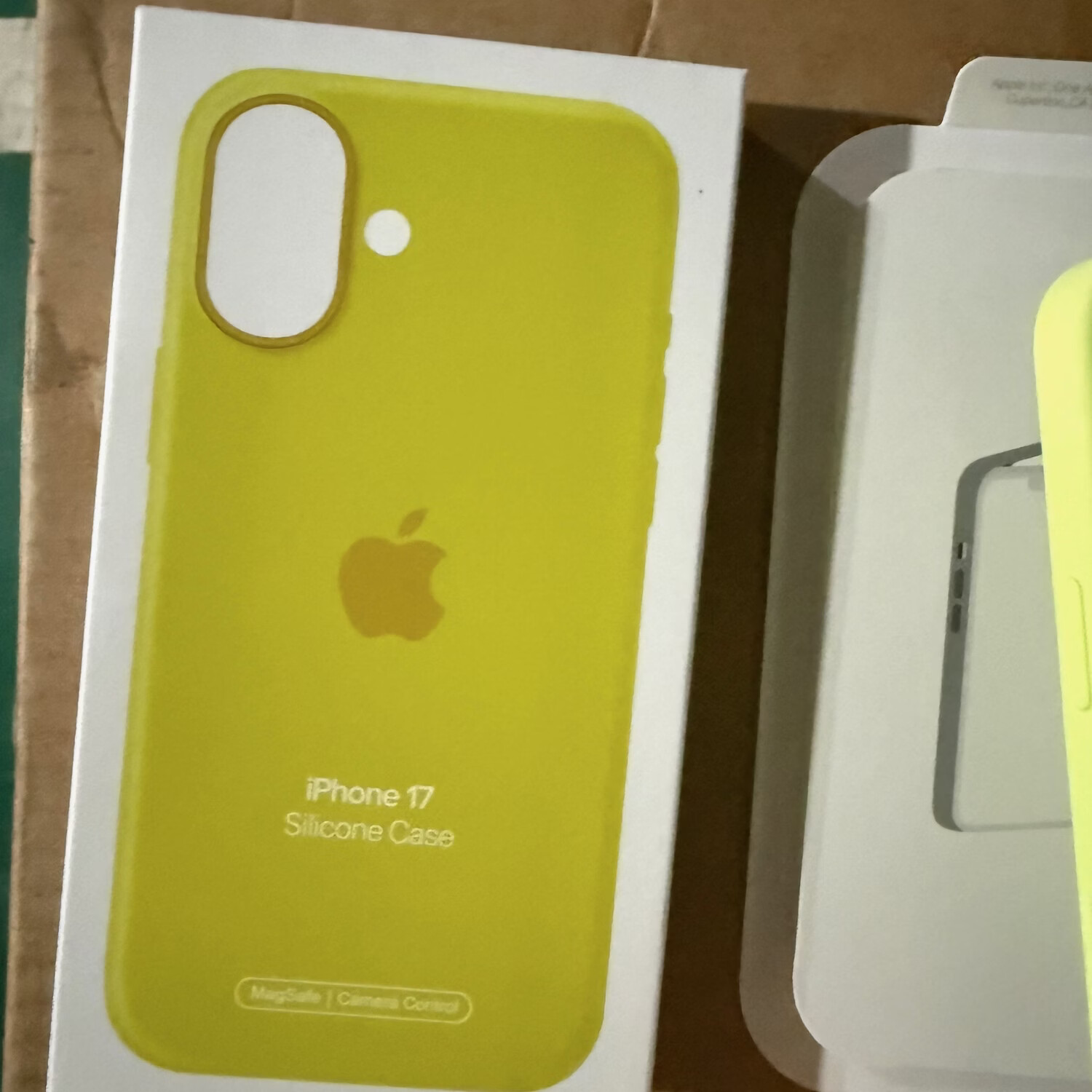 iPhone 17液态硅胶保护壳 磁吸动画按键款（现货速发） 霓虹黄色 17