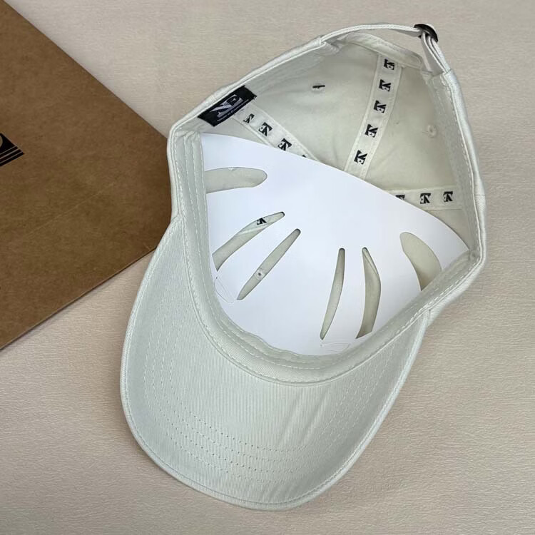 刺绣字母男女简约纯色时尚棒球帽户外出游遮阳鸭舌帽百搭 黑红(软顶男女同款） 均码 可调节（54-61cm)