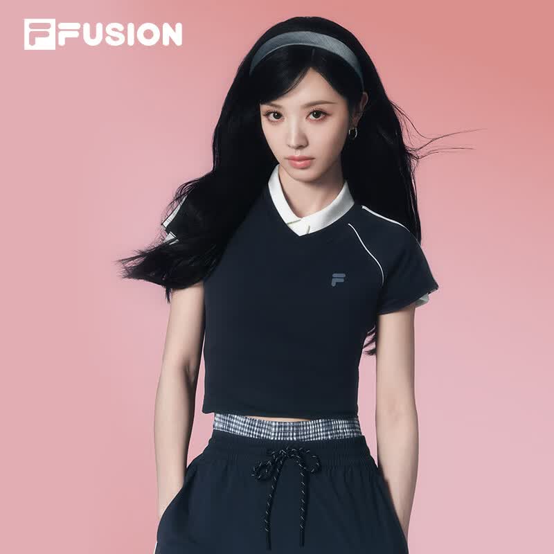FILA FUSION田曦薇同款斐乐潮牌女装短袖2026夏季新款显瘦修身V领T恤 天空船长蓝-BU M 165/84A/M