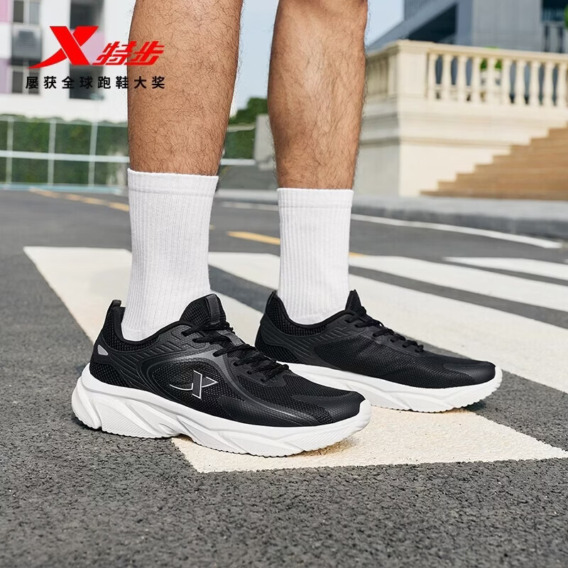 特步跑鞋细节图5