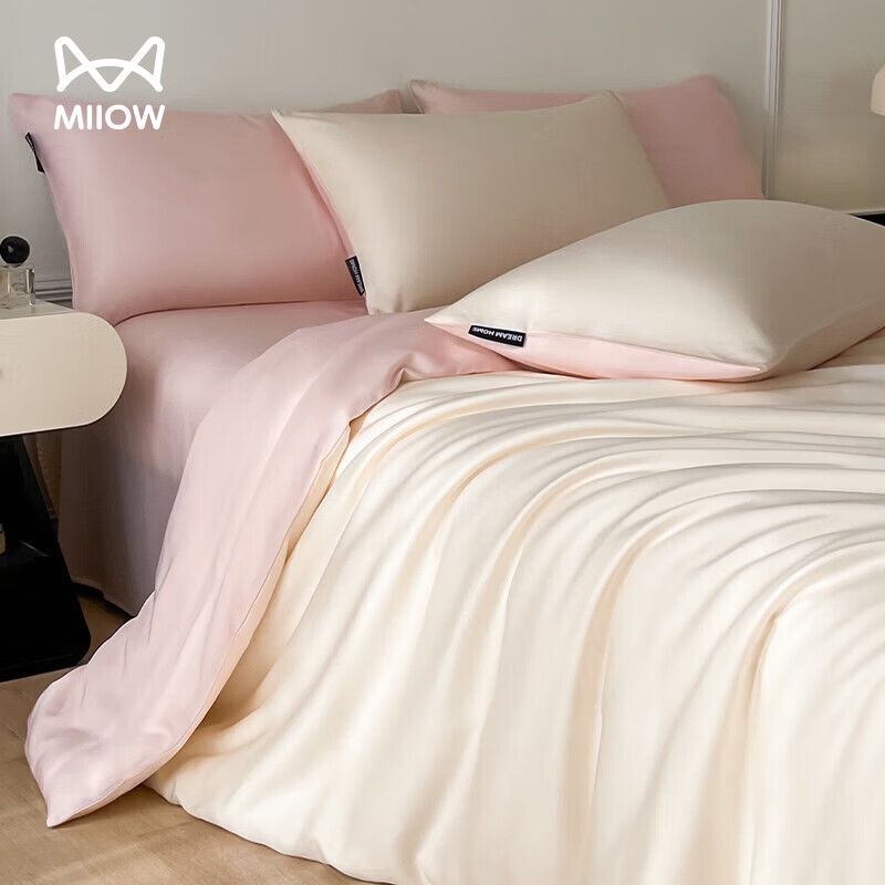 猫人（MiiOW）夏季凉感冰丝四件套轻奢高级感被套床单床笠丝滑裸睡床上用品 简爱-奶昔白+奶油粉 1.5/1.8m 床单款 四件套-被套2x2.3m