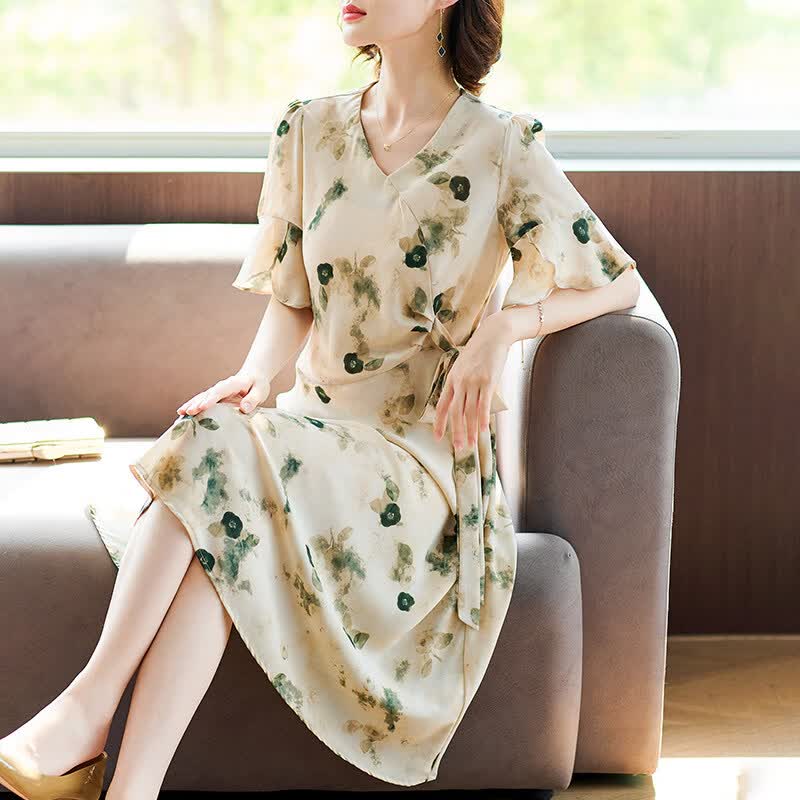 俞兆林（YUZHAOLIN）母亲节衣服中年妈妈夏装雪纺短袖连衣裙中老年女装夏季收腰裙子 浅橘色 4XL (建议145-165斤)