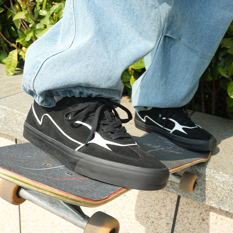 极路客新款 德训鞋二代 绿紫色男女款休闲美式运动板鞋专业滑板鞋 墨羽黑 43