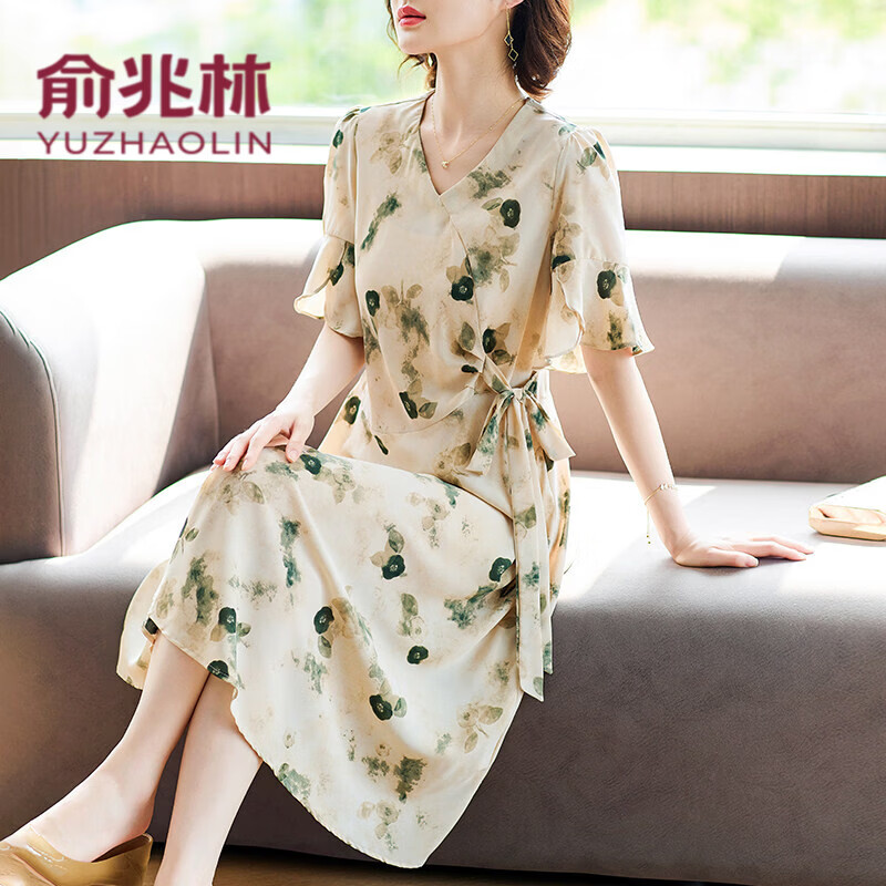 俞兆林(YUZHAOLIN)母亲节衣服中年妈妈夏装雪纺短袖连衣裙中老年女装夏季收腰裙子 浅绿色 2XL (建议115-130斤)