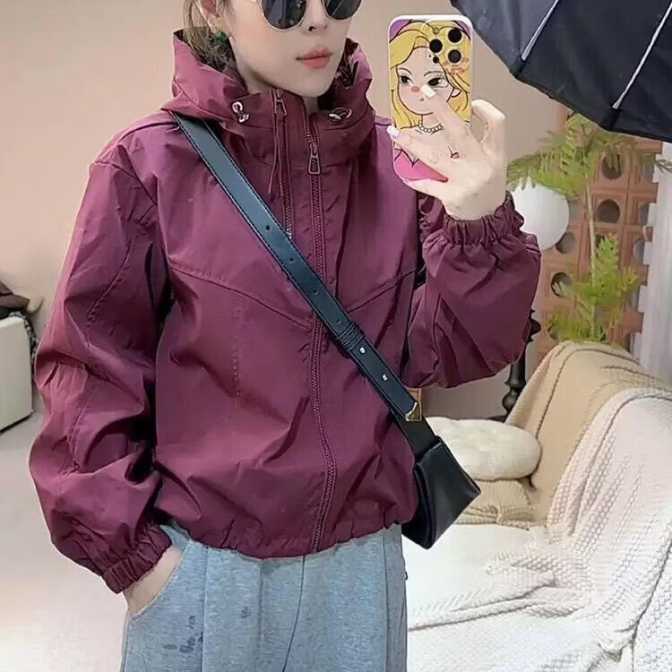 【爆款推荐】2026春季新款洋气女上衣冲锋衣女短款外套运动小个子 酒红色 M （80-120斤）
