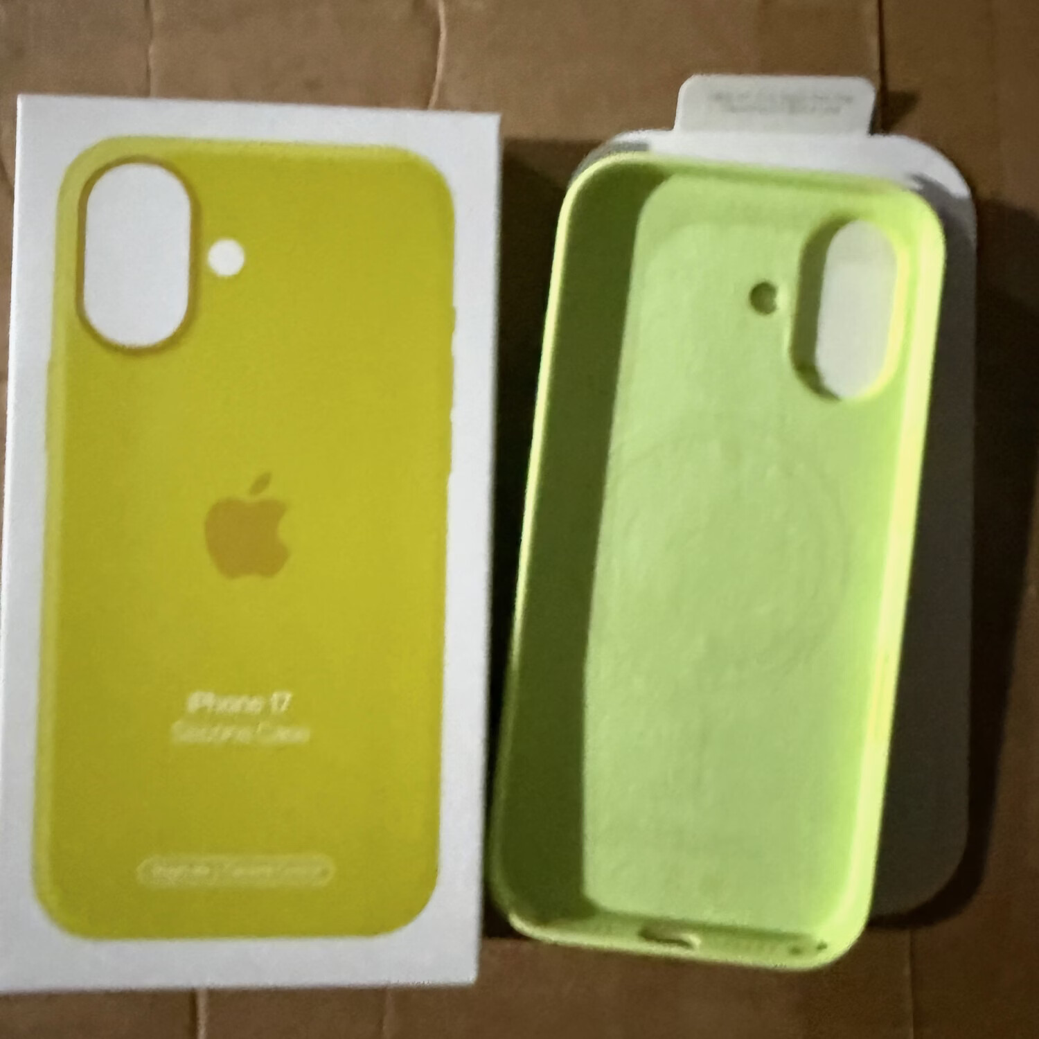 iPhone 17液态硅胶保护壳 磁吸动画按键款（现货速发） 霓虹黄色 17