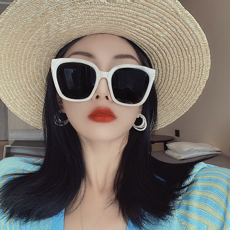 派尼英菲2026新款韩版高级感ins白色偏光墨镜女网红眼镜大脸显脸小太阳镜 米白粉框黑片