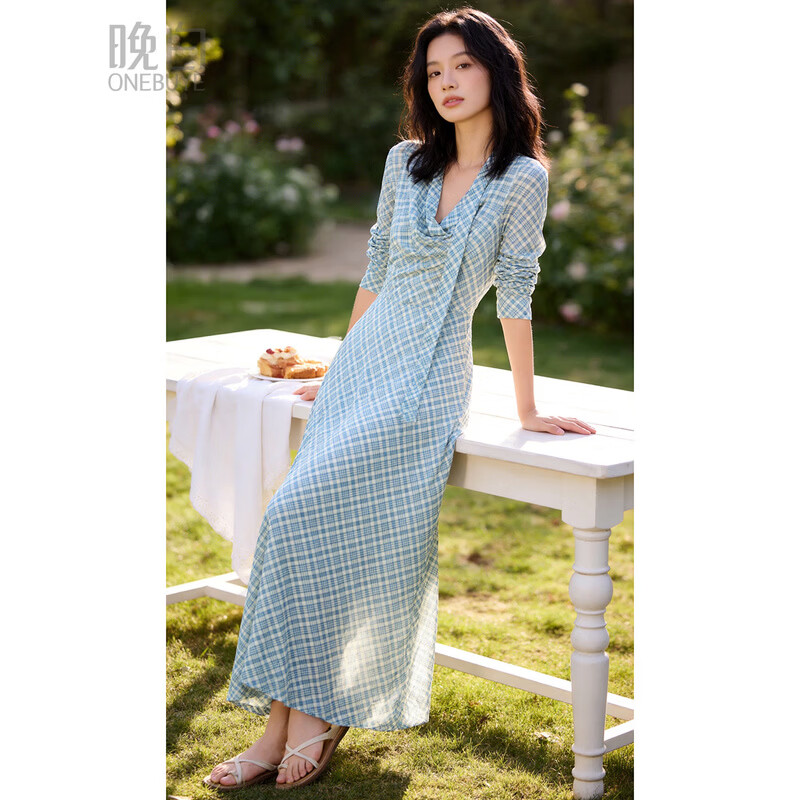 晚白2026年春款法式复古格纹度假风荡领裙子高弹垂感免烫氛围感连衣裙 深蓝色 L