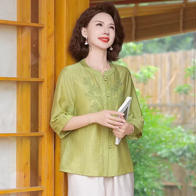 俞兆林(YUZHAOLIN)洋派妈妈夏2026新款女装套装时尚中老年人女装绣花上衣夏装两件套 绿色+米色阔腿裤 3XL 建议120-130斤
