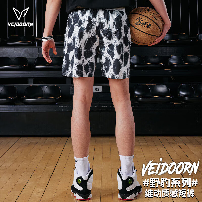维动（VEIDOORN）男士运动短裤篮球美式跑步训练四分裤潮牌夏薄款梭织休闲裤 豹纹【黑】 XL