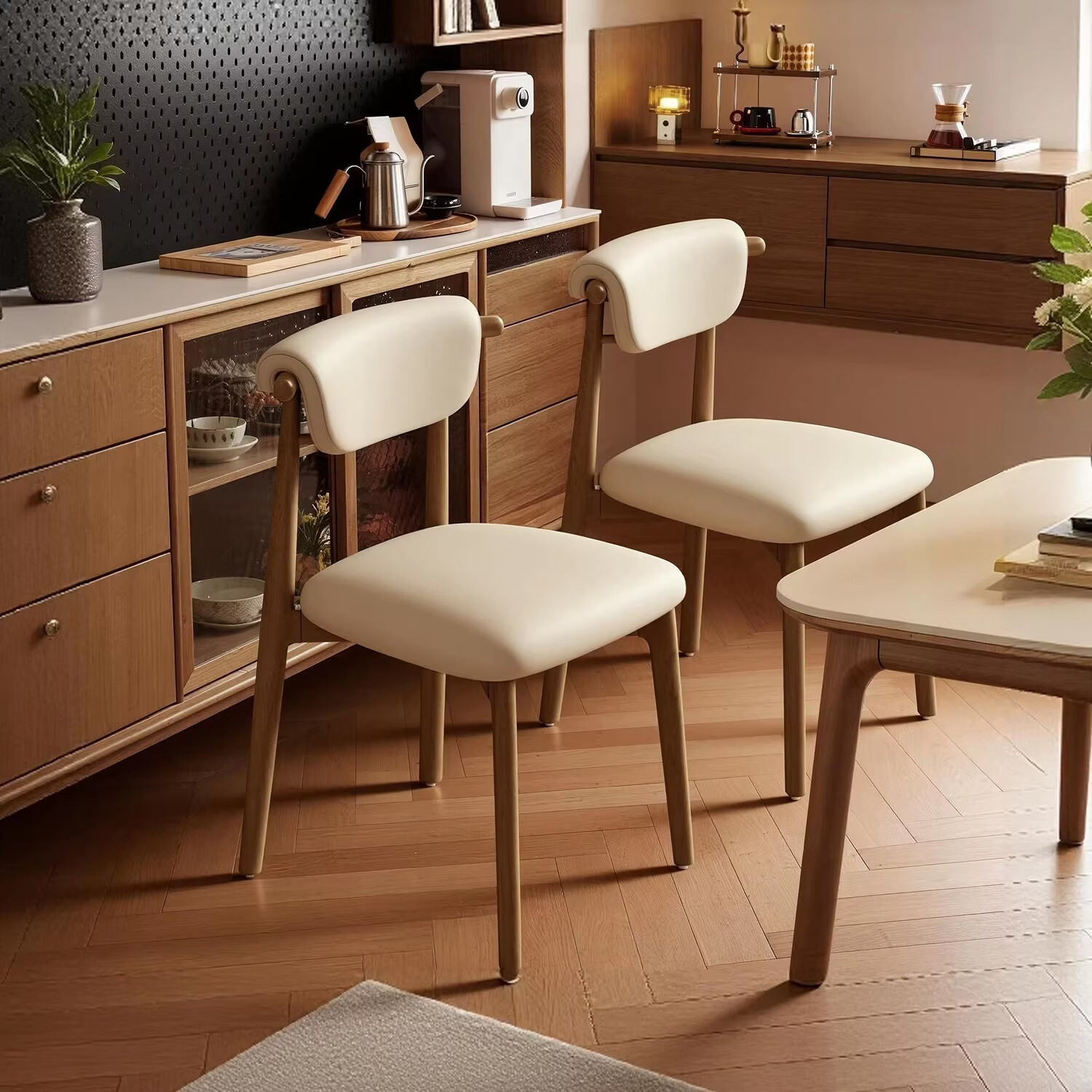 立太2026新款北欧实木餐椅轻奢家用餐厅意式极简餐桌椅子靠背椅羊角椅 【热卖主图款单把装】浅卡其色皮面软包+胡桃色腿-整装