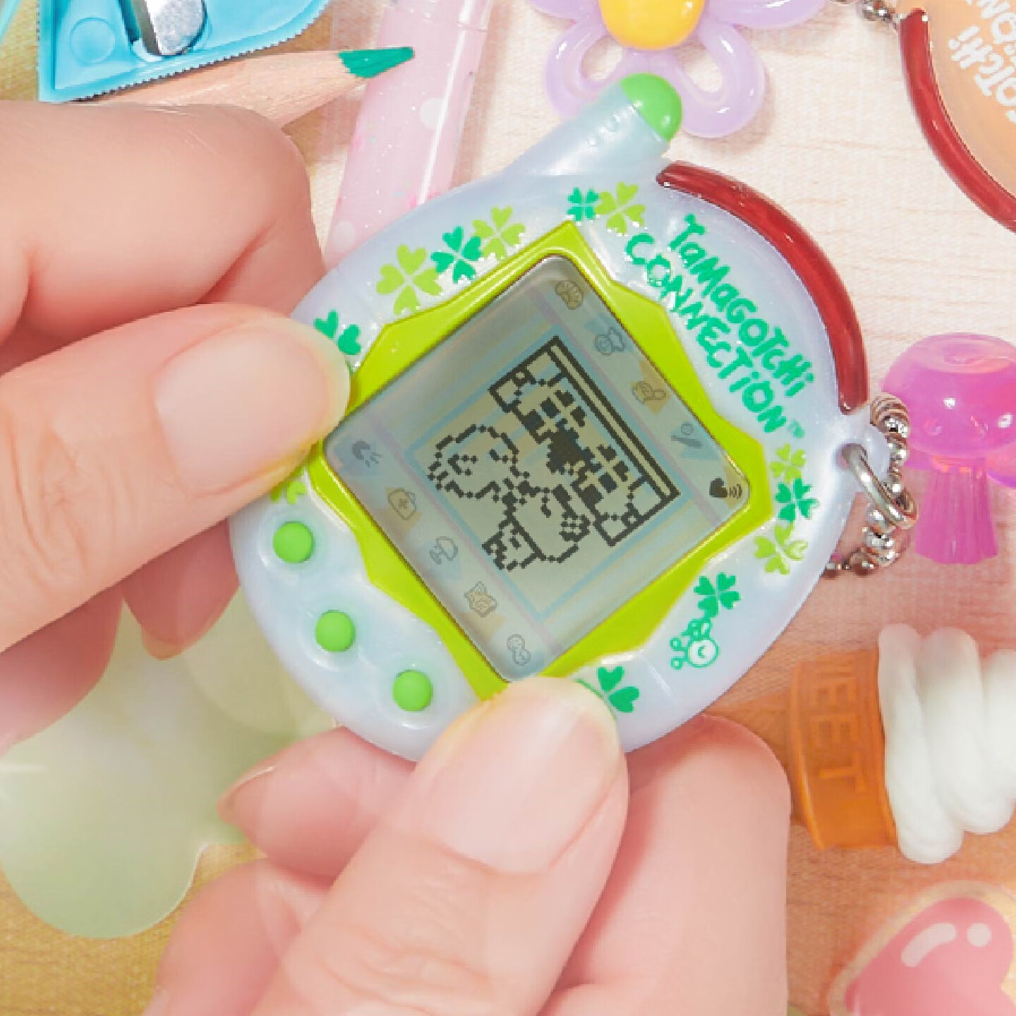 万代(BANDAI)拓麻歌子电子宠物机时尚潮流挂件游戏机男孩女孩节日礼物生日礼物 拓麻歌子-四叶草28180 万代(BANDAI)拓麻歌子电子宠物机时尚潮流挂件游戏机男孩女孩节日礼物生日礼物 拓麻歌子-四叶草28180