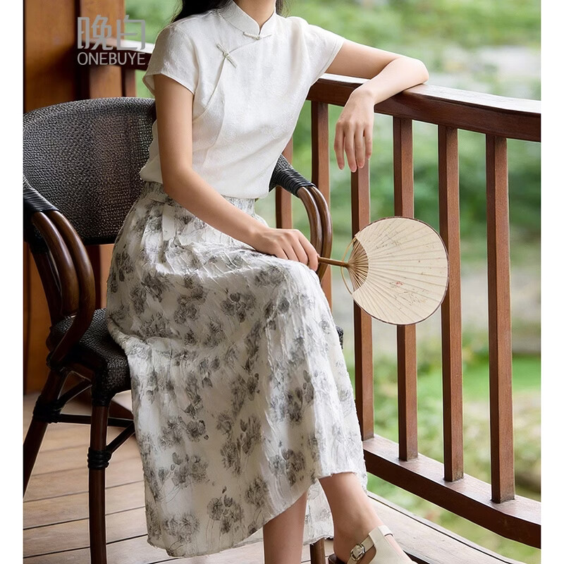 ���ס�ר����ʱ������ˮīӡ����ȹ���ɽ��������ݴ�ڴ��ڴ�����ȹ �װ�ɫ L 109Ԫ