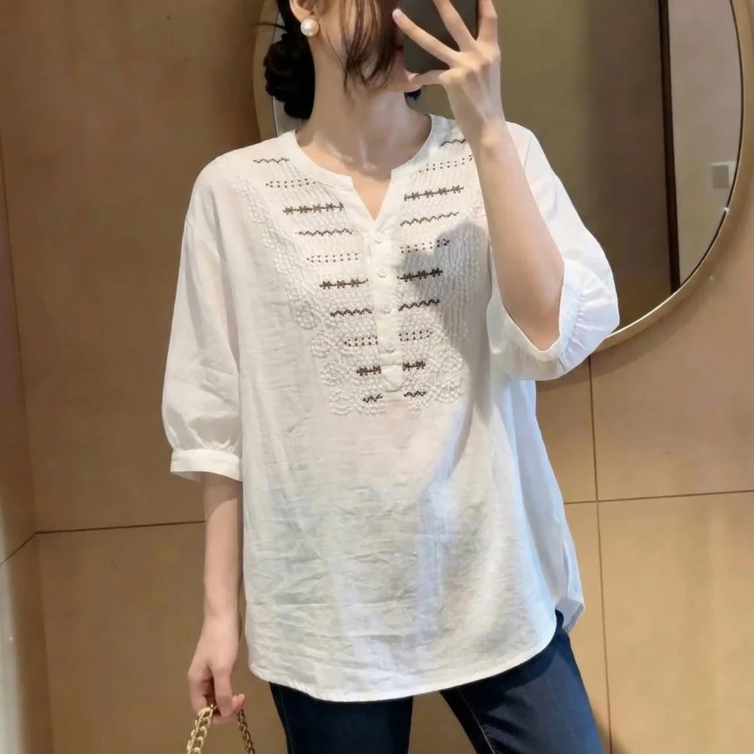 2026春夏新款法式刺绣正肩短袖T恤宽松遮肉显瘦半袖v领上衣女 白色 2XL (建议130-150斤)