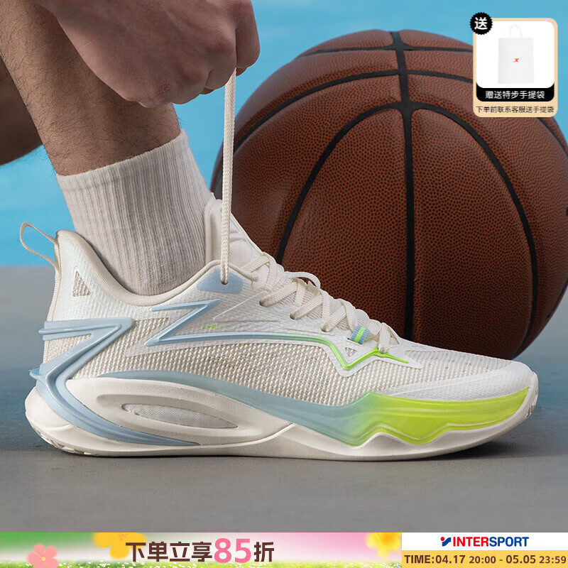 特步（XTEP）篮球鞋男鞋 夏季新款耐磨回弹运动鞋缓震轻便比赛实战透气训练鞋 轻袭2代/帆白/微波蓝/低帮 42 (内长265mm)