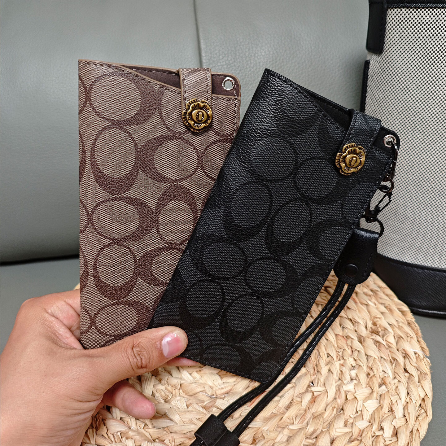 高级感眼镜袋便携可挂脖复古老花镜套时尚太阳镜墨镜收纳包带挂绳 山茶花棕色