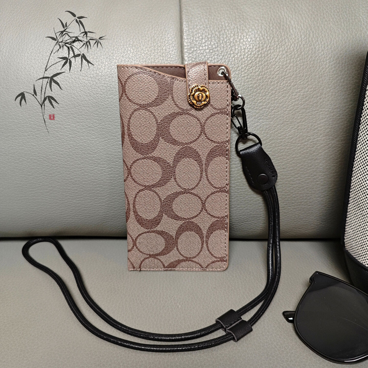 高级感眼镜袋便携可挂脖复古老花镜套时尚太阳镜墨镜收纳包带挂绳 山茶花棕色