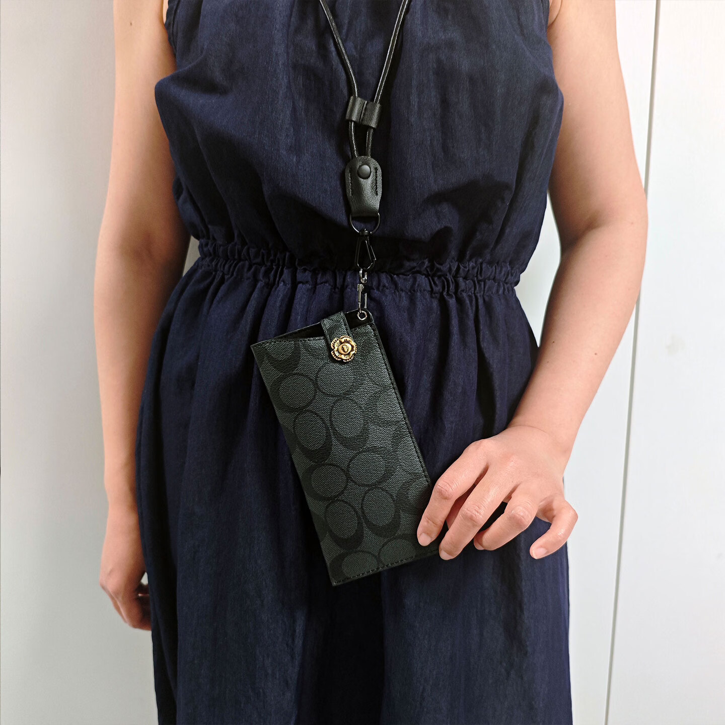 高级感眼镜袋便携可挂脖复古老花镜套时尚太阳镜墨镜收纳包带挂绳 山茶花棕色