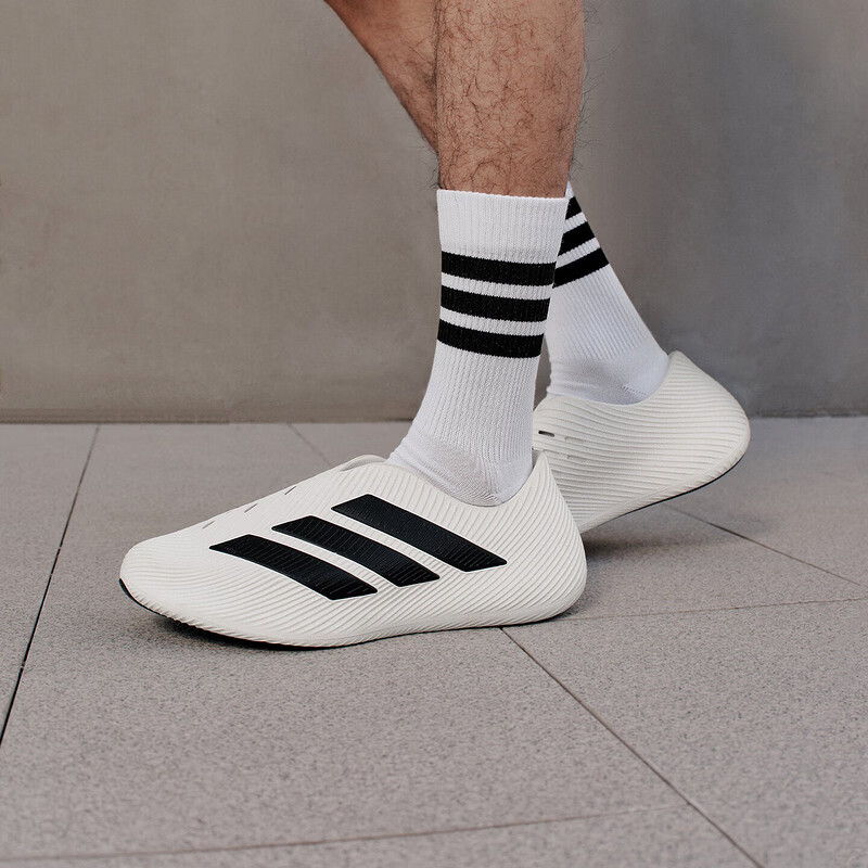 ���ϴ�˹��adidas������ͬ����Ь��ŮЬ2026�ļ��¿����͸������ص��˶�����һ�ŵ� HQ2950 42 304.2Ԫ