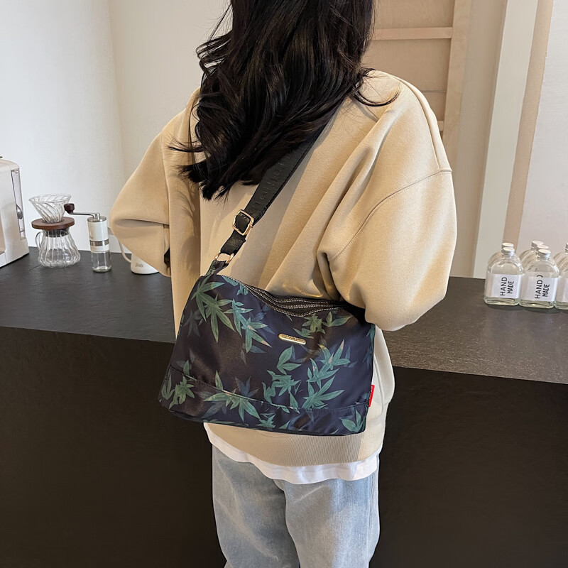 新款小众设计单肩包妈妈包单肩包多层大气帆布包女斜跨包 黑色小号