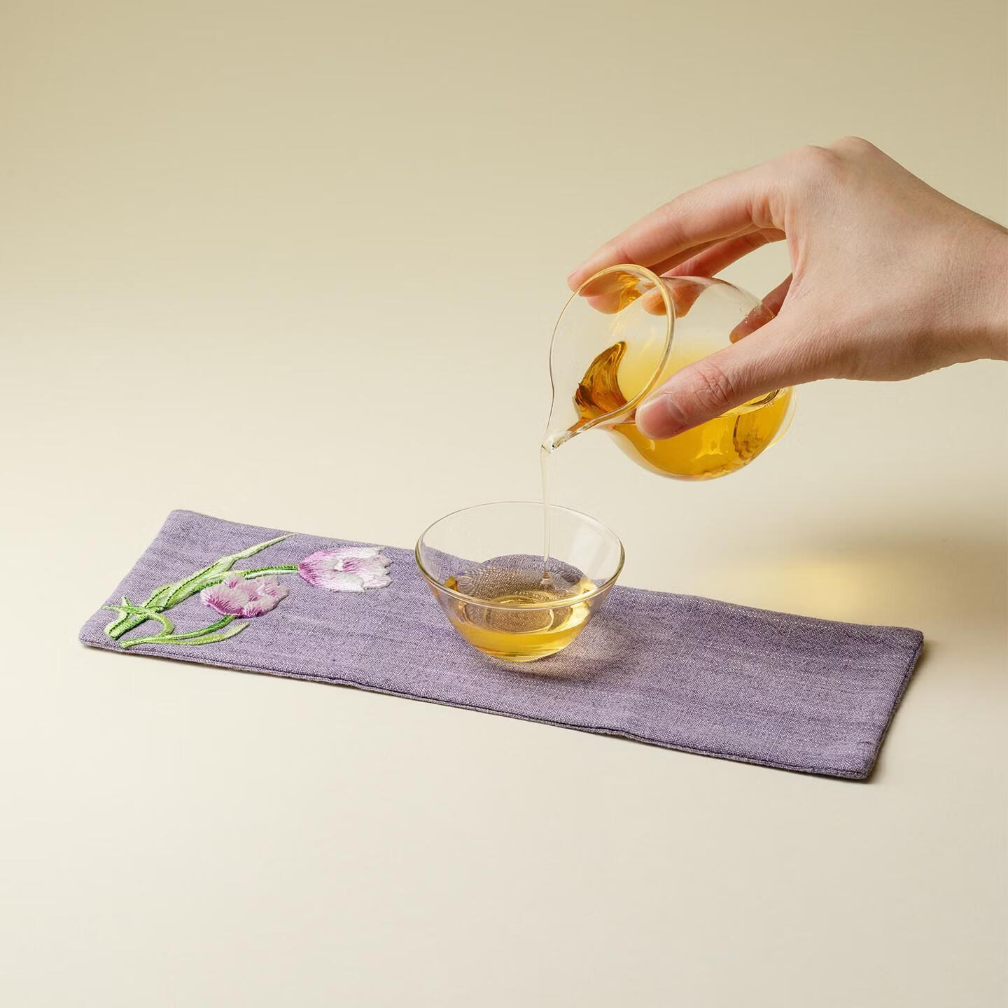 入野归松刺子绣郁金香长条茶巾超强吸水隔热抹布垫手工缝制茶配件 棉麻-郁金香长茶巾