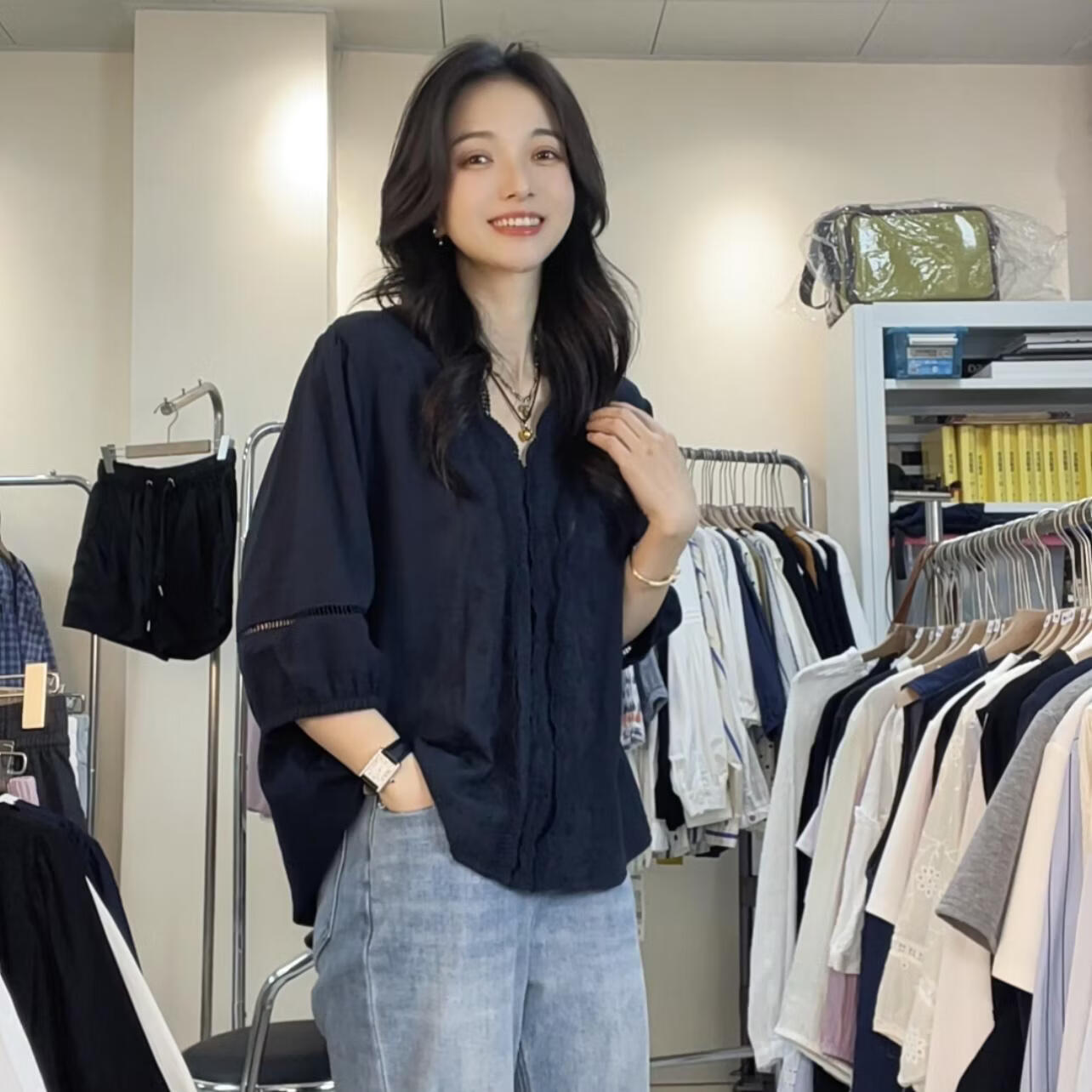 大码法式镂空花边V领宽松显瘦衬衫女2026春夏新款别致泡泡袖上衣 藏青色 M （建议90-115斤）