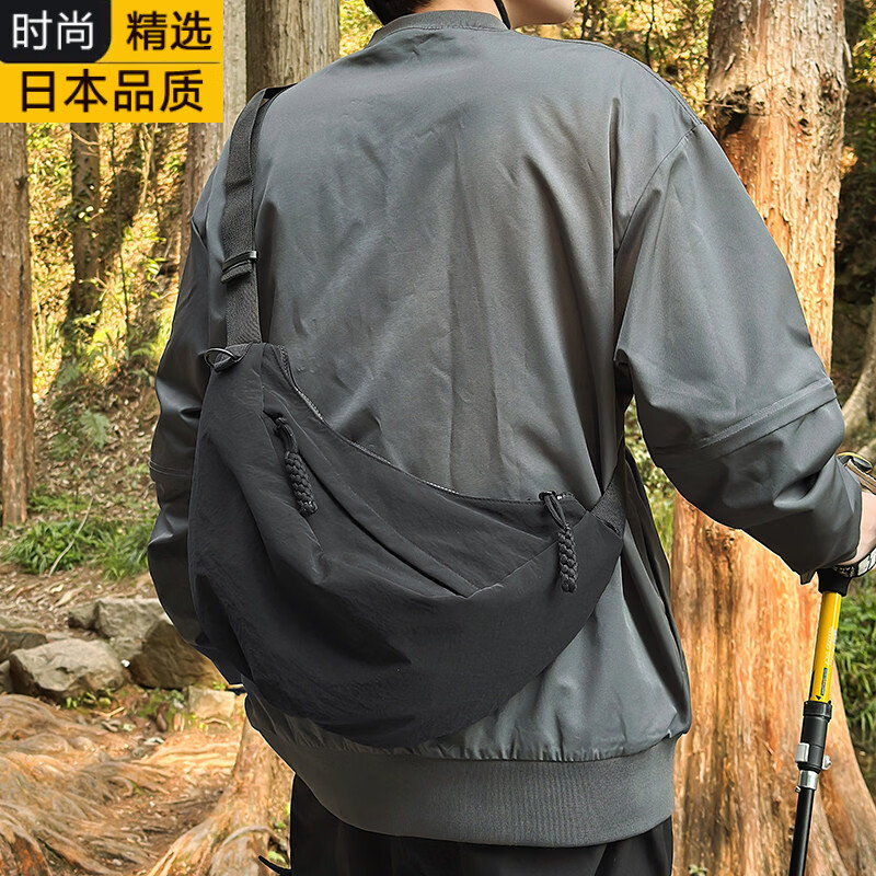 VORE日本进口名牌男士斜挎包户外运动骑行饺子包女轻便通勤单肩中性风 桔色大号