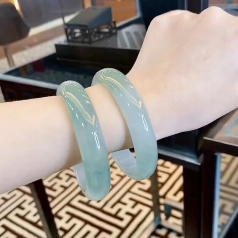 翡翠手镯a货冰糯种油青飘绿翡翠玉手镯年轻款缅甸翡翠处理正 【平安镯】内径56-57mm L