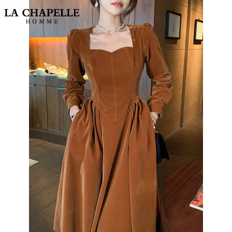 “LACHAPELLEHOMME”品牌连衣裙:时尚焦点,价格走势吸引眼球