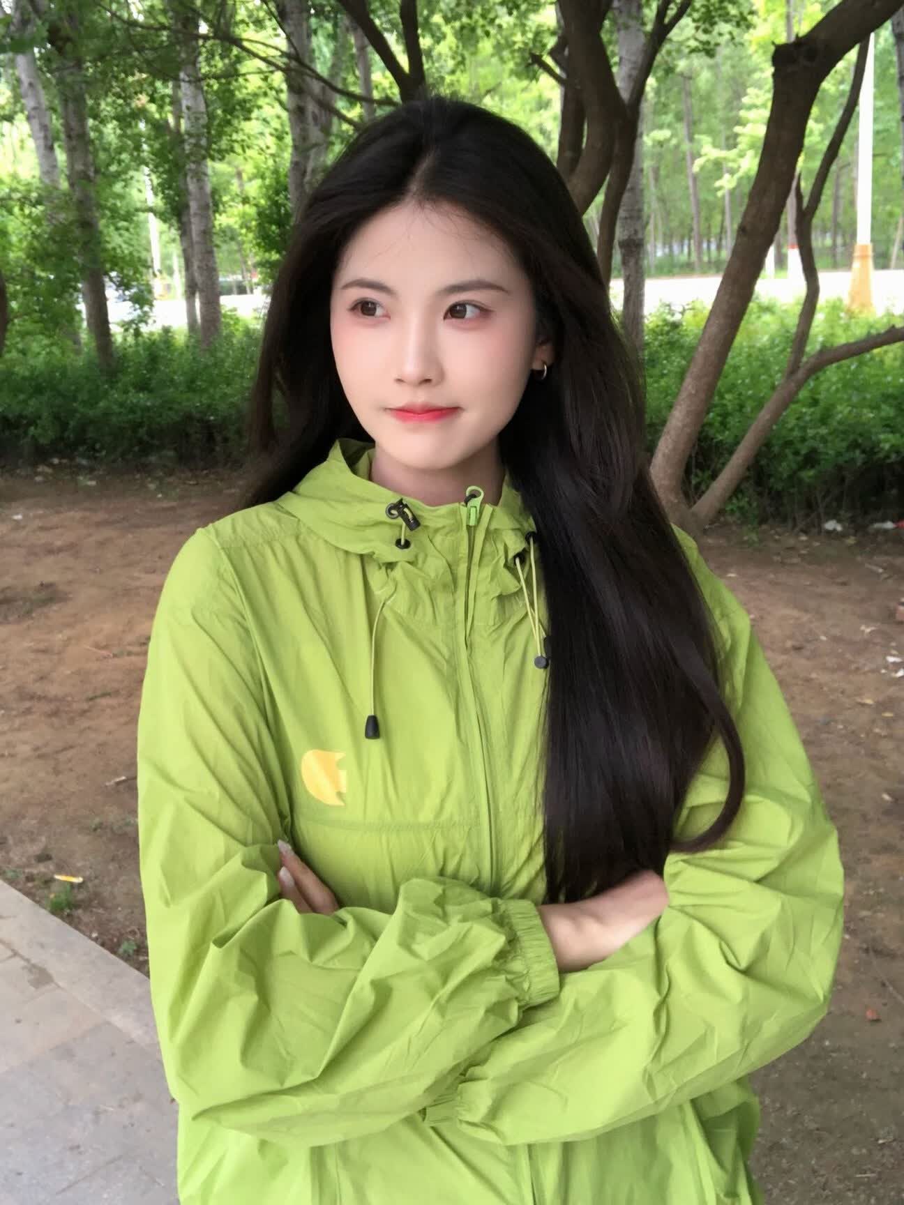 蕉下森林户外山系轻薄蕉下防晒衣女夏季新款连帽透气凉感皮肤衣宽松防晒薄 绿色 S