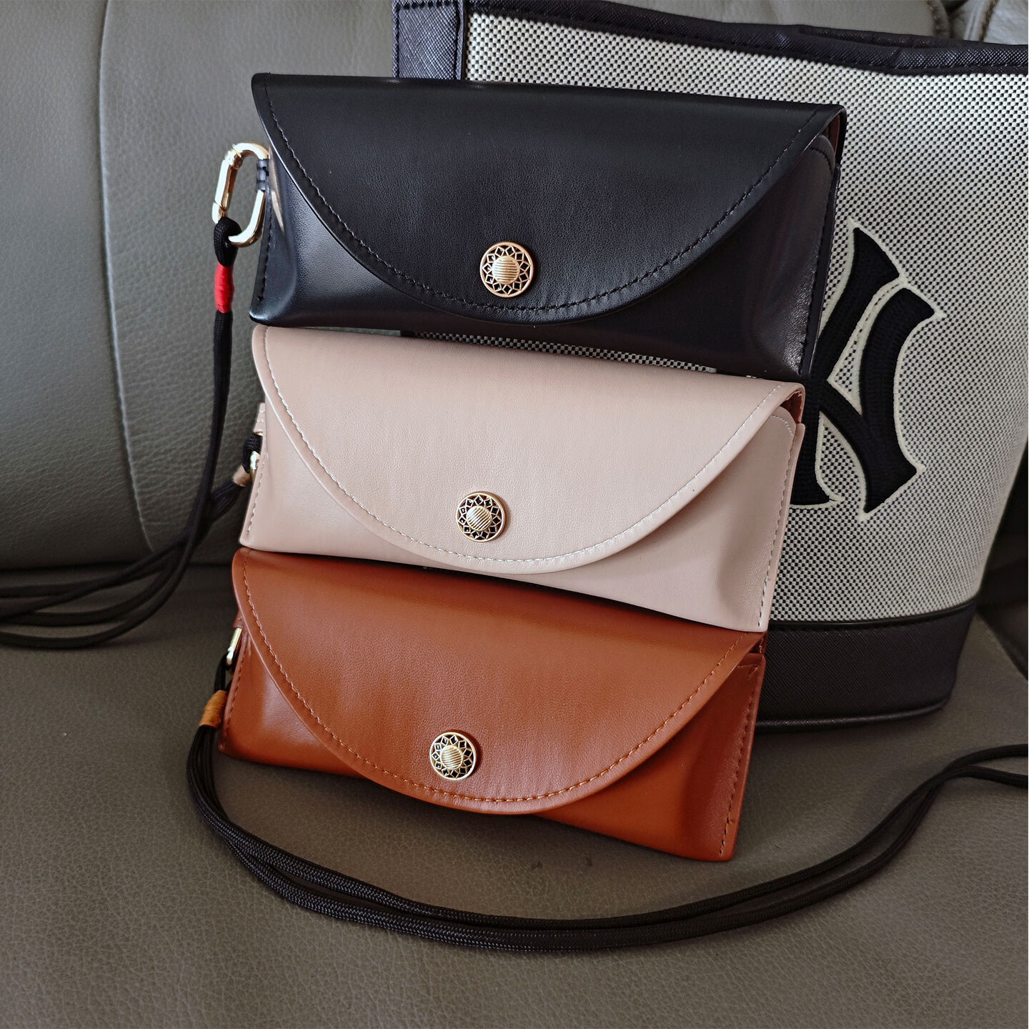 高颜值眼镜盒便携式挂包复古按扣太阳镜墨镜收纳包挂绳小众眼镜袋 黑色（送镜布） 京东折扣/优惠券