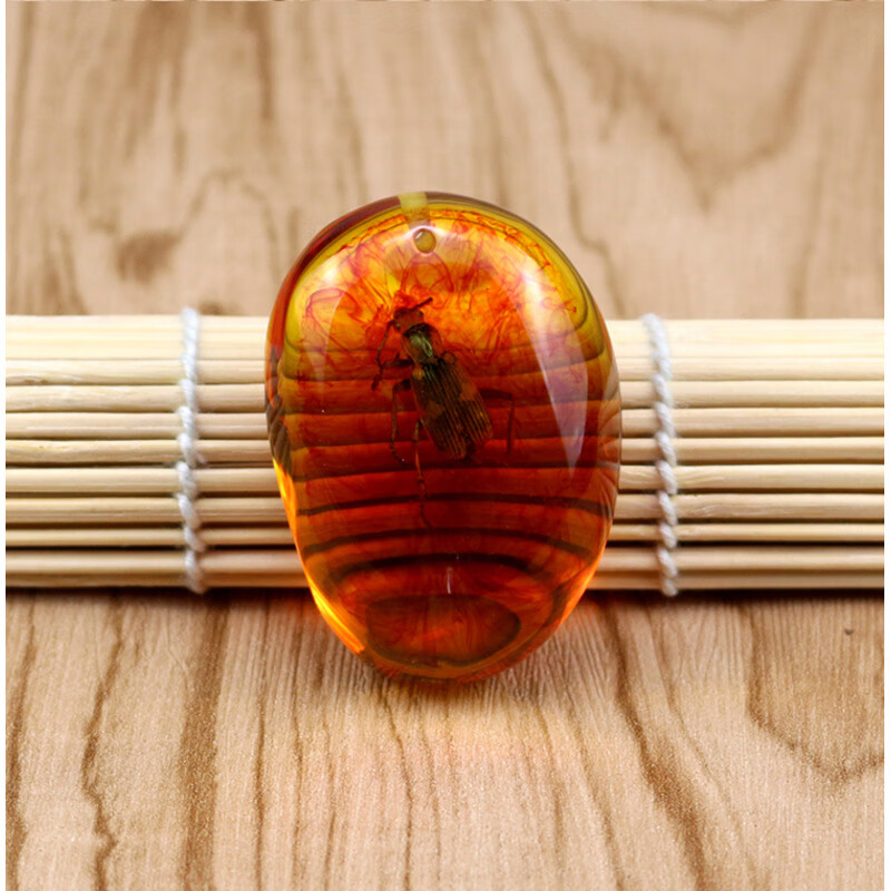 原石虫珀天然手把件 人造琥珀蜜蜡昆虫标本 人工带虫把玩件 01款