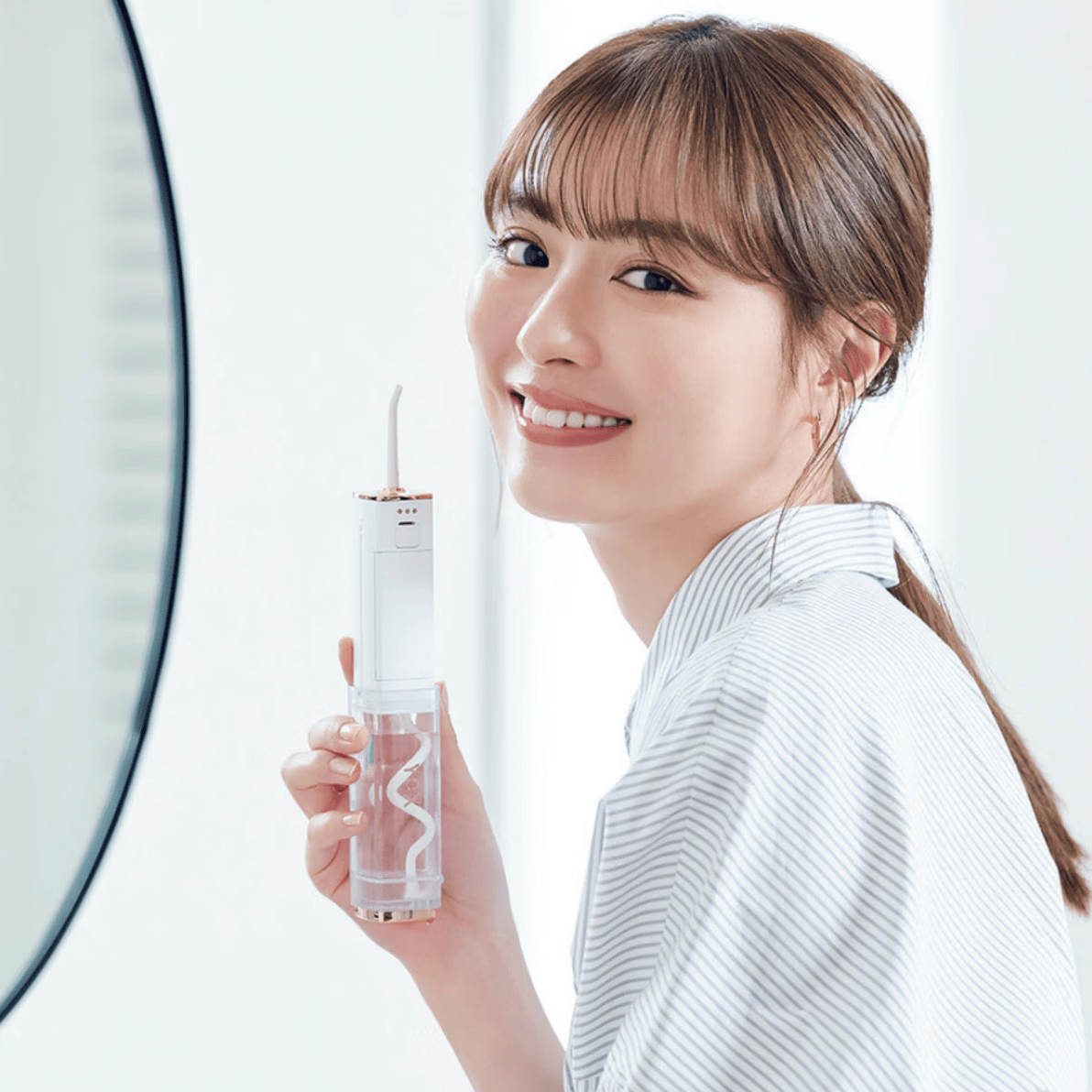 YOX新款英国进口便携式冲牙器迷你电动正畸洗牙器家用超声波水牙线去牙垢去牙结石质保一年只换不修 白色 2支喷头