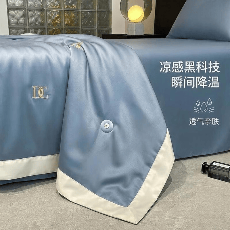 唐纳家纺冰丝凉感夏凉被 可机洗双人空调被夏季超薄家被子四件套用薄被 冰丝夏被-字母DC-宾利蓝【丝滑裸睡】 180*220夏被+床单+枕套*2【丝滑裸睡四件套】