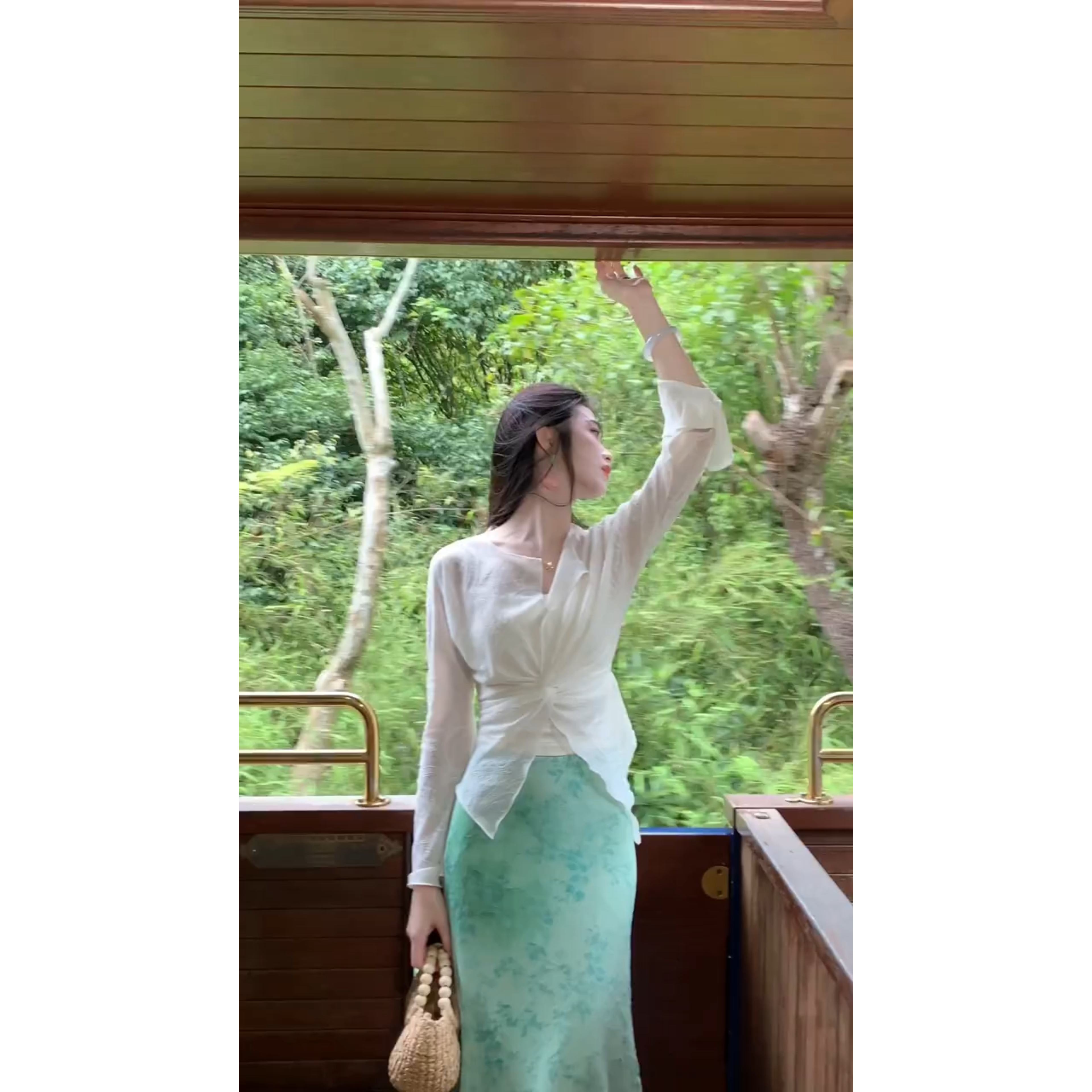 PARKYEON出片漂亮衣服女高级感绑带掐腰衬衫夏季纯欲风显瘦碎花半身裙套装 上衣 S 推荐80-90斤