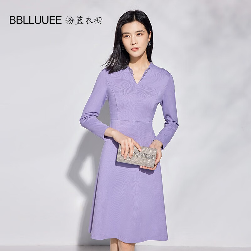 bblluuee粉蓝衣橱钉珠v领针织连衣裙女中长款2021秋冬装收腰a字裙515