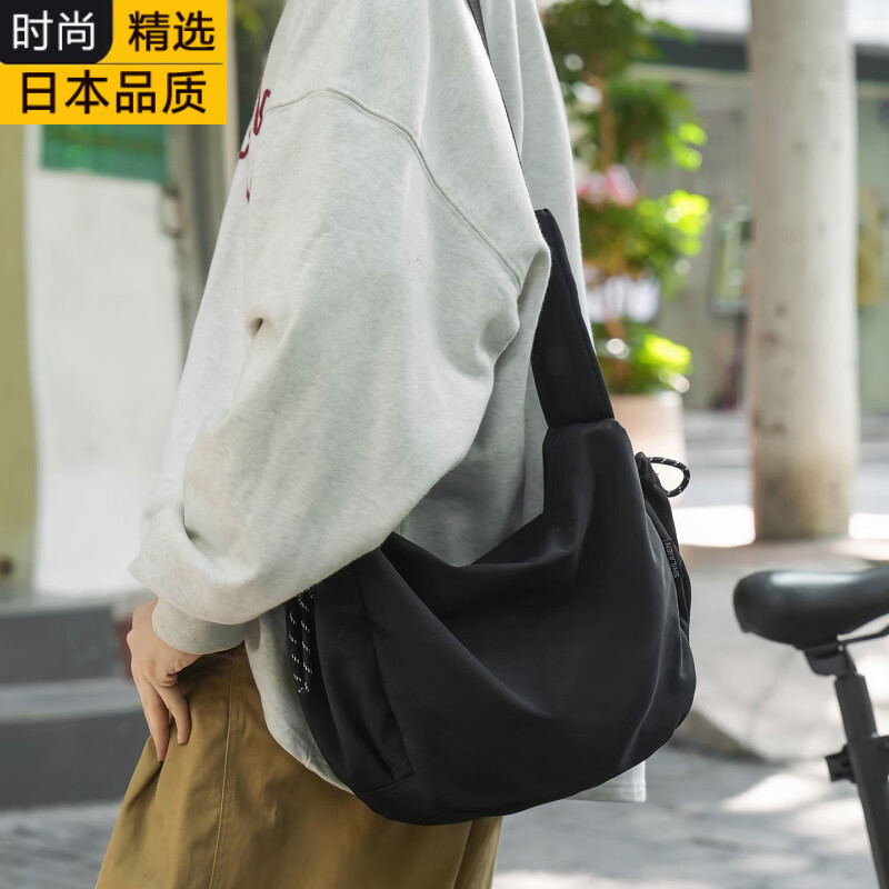 VORE日本进口名牌斜挎包男生单肩包轻便通勤背包学生挎包上课包运动包 棕色