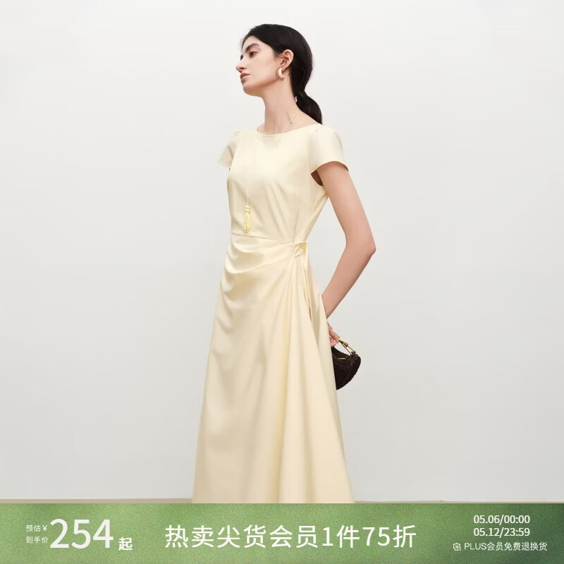 自巧小个子智感简约一字船领垂感褶皱收腰连衣裙女2026年夏季新款 米黄色短袖连衣裙 M （尺码：4）