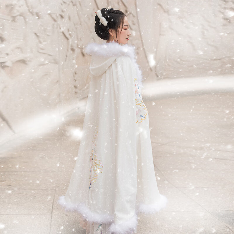 冬季汉服女款保暖加绒加厚绣花披肩毛领超仙中国风斗篷外套 白色 m