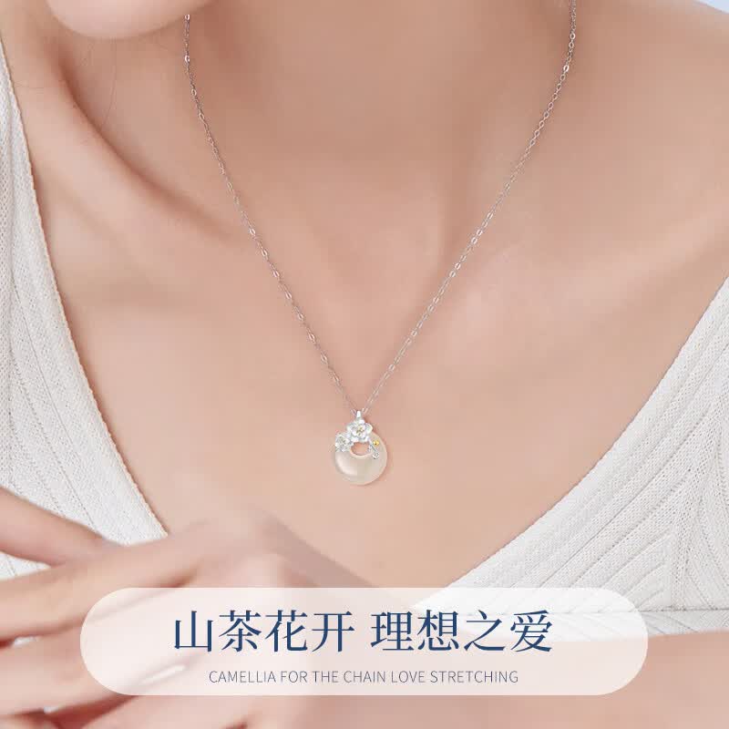 中国黄金(CHINA GOLD)山茶花平安扣银项链女2026新时尚吊坠生日礼物送女友老婆纪念日 山茶花平安扣玉髓项链+证书礼盒