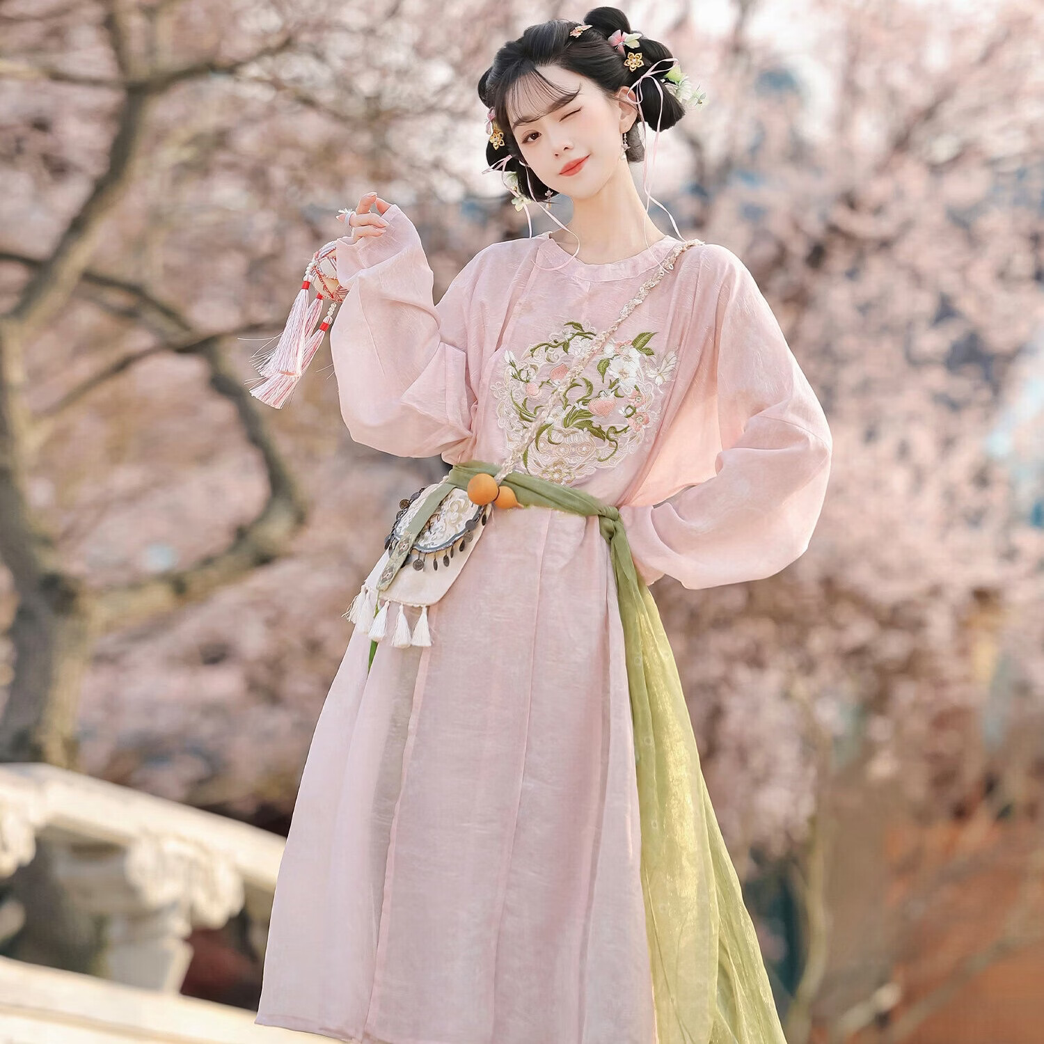汉虞葵小桃仙原创汉服女唐制中国风刺绣圆领袍灯笼裤日常春夏款 樱花粉圆领袍+青柠绿灯笼裤 L
