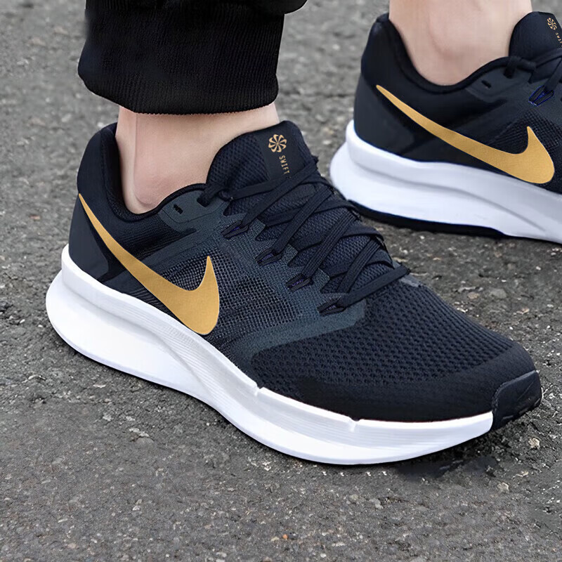 耐克（NIKE）男鞋 2026新款夏季运动鞋RUN SWIFT 3健身跑鞋透气休闲缓震跑步鞋 黑金 41 鞋内长26cm