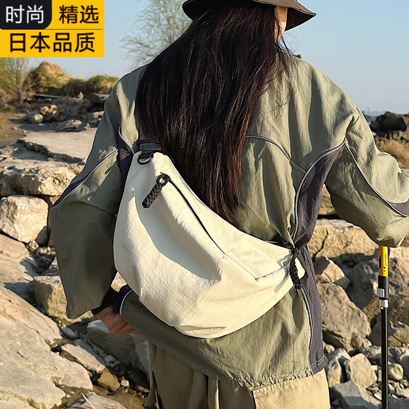 VORE日本进口名牌男士斜挎包户外运动骑行饺子包女轻便通勤单肩中性风 桔色大号