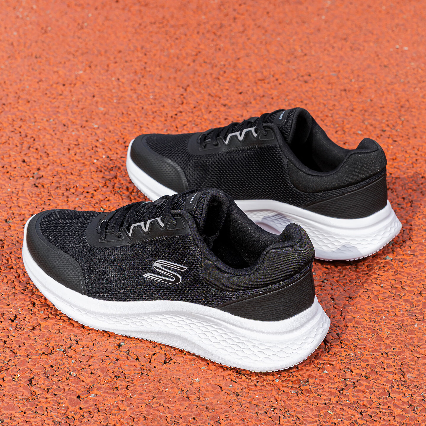 斯凯奇(Skechers)男鞋跑步鞋夏季新款网面透气运动鞋子男轻便舒适减震耐磨跑鞋官方 黑色/白色 41